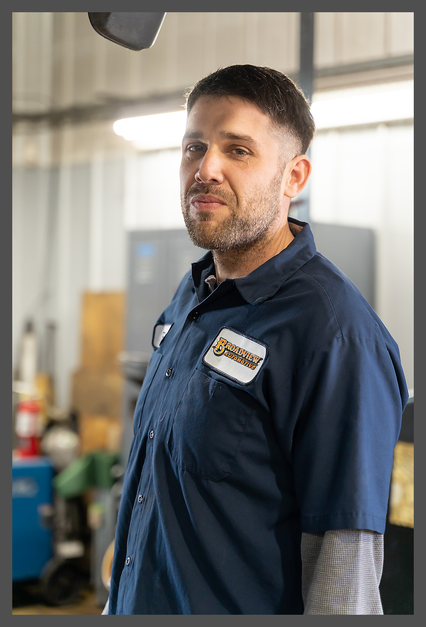A person wearing a blue jacketDescription automatically generated with medium confidence